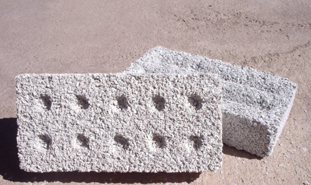 En territorio bonaerense se impulsa la elaboración de ladrillos con plástico reciclado