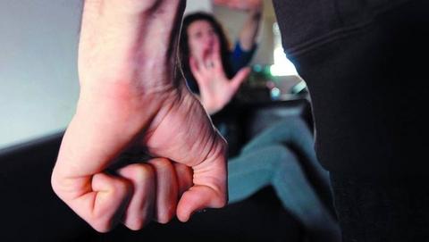 Aprehenden a un hombre que golpeó a su pareja