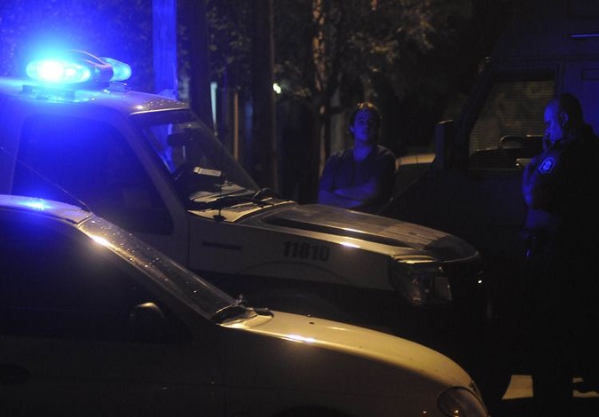 Aprehenden a un joven que intentó ingresar por los techos a una casa para robar