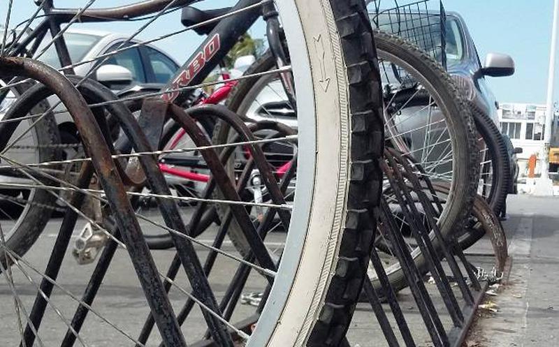 Roban una bicicleta de la vereda de ANSES