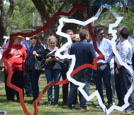Autoridades suizas y baraderenses inauguraron un Hito en el Parque Sarmiento