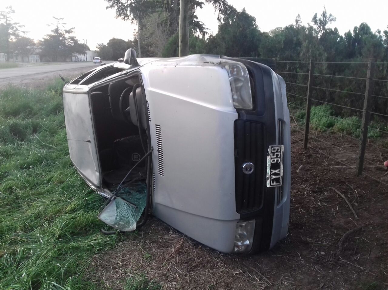 Volcó un auto en el camino a Alsina
