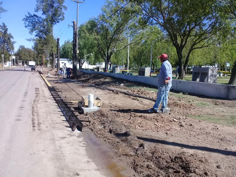 Avanza la obra del paseo costanero y defensa hídrica