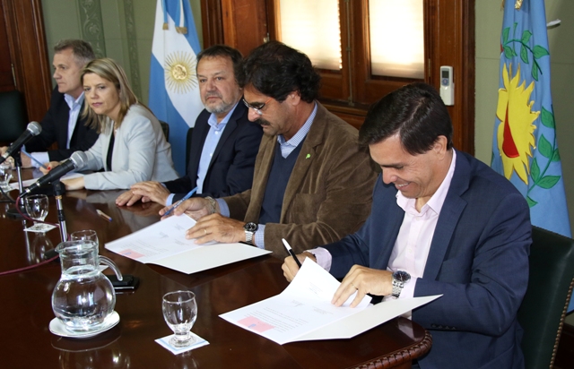 Firman convenio para mejorar la eficiencia energética y competitividad de las empresas