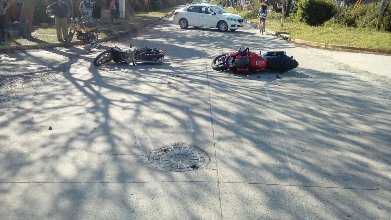 Chocaron dos motos