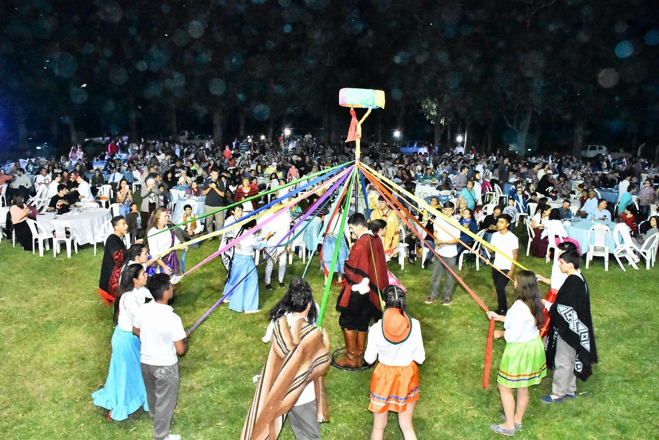 Procesión y Fiesta de la Tradición en las escuelas Figueroa Salas
