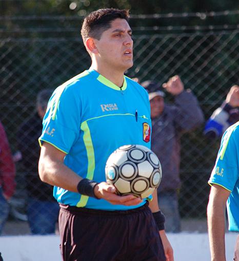 Con arbitro cordobés, Camioneros – Sportivo definen quien sigue en carrera por el ascenso