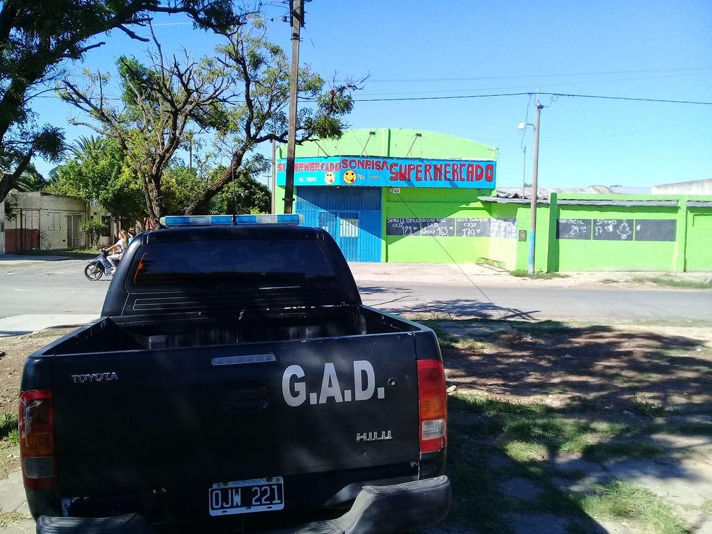 En San Pedro la policía custodia supermercados