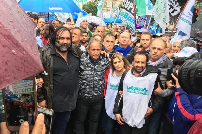 Bancarios anunciaron que extenderán el paro toda la semana y continúa el conflicto tras la reforma