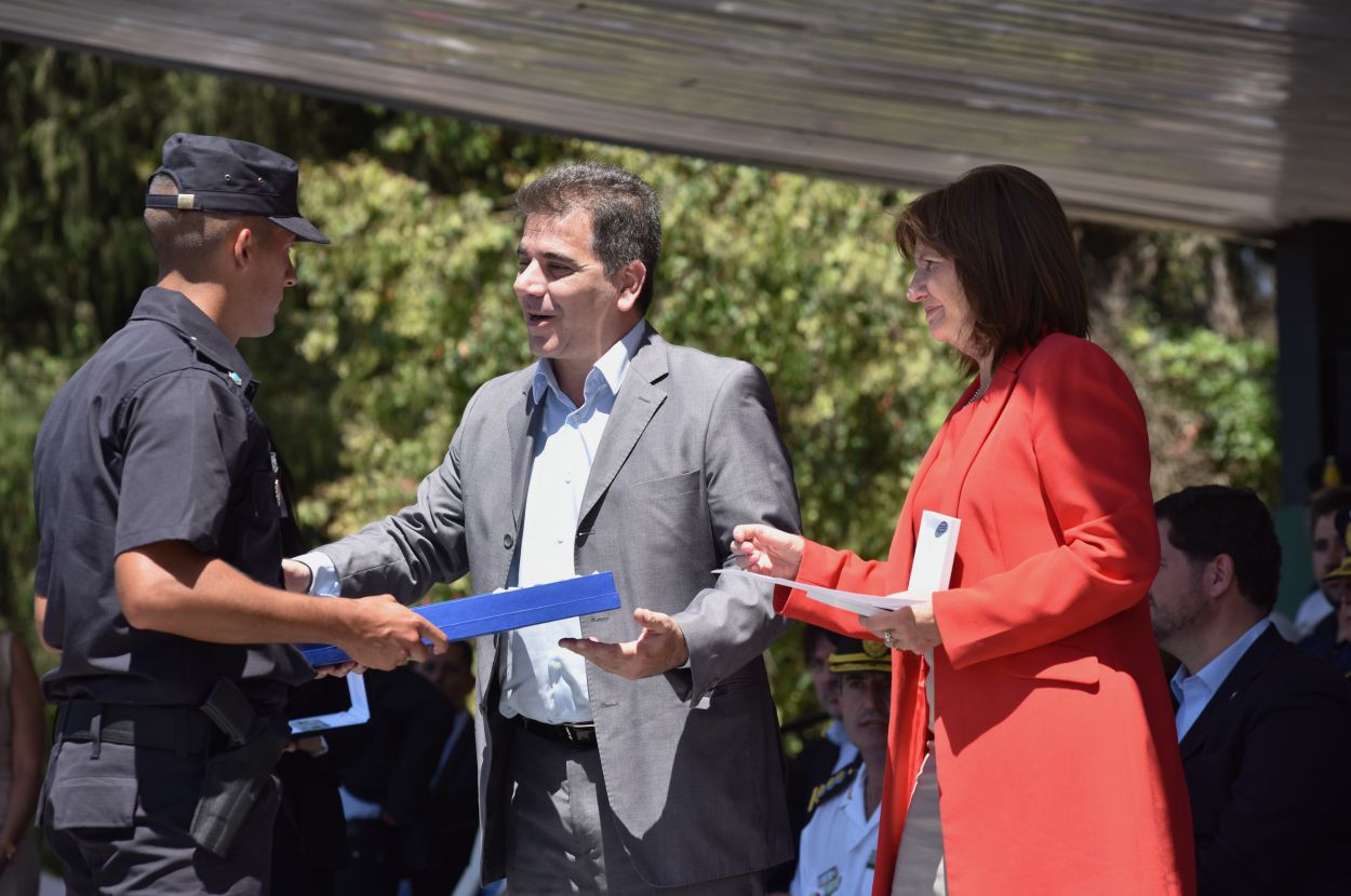 Bullrich y Ritondo participaron del egreso de más de 2800 nuevos policías de la provincia
