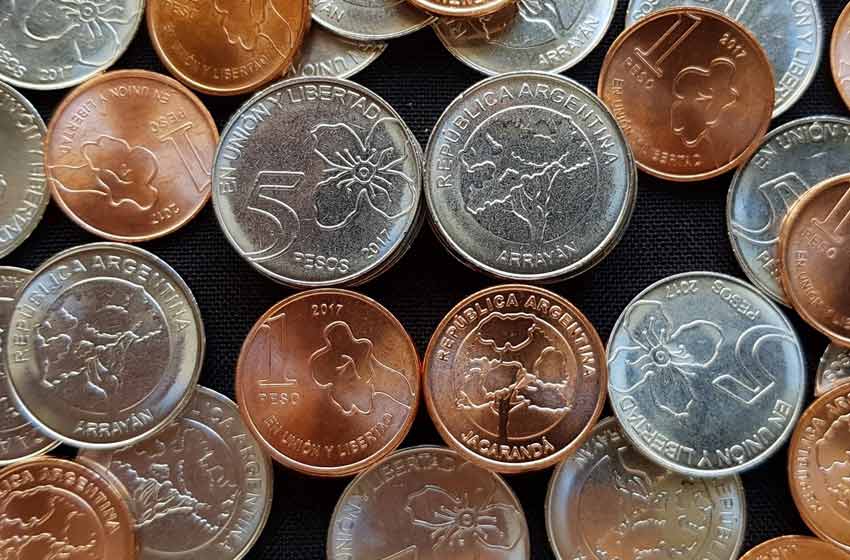 Cómo son las nuevas monedas de 1 y 5 pesos