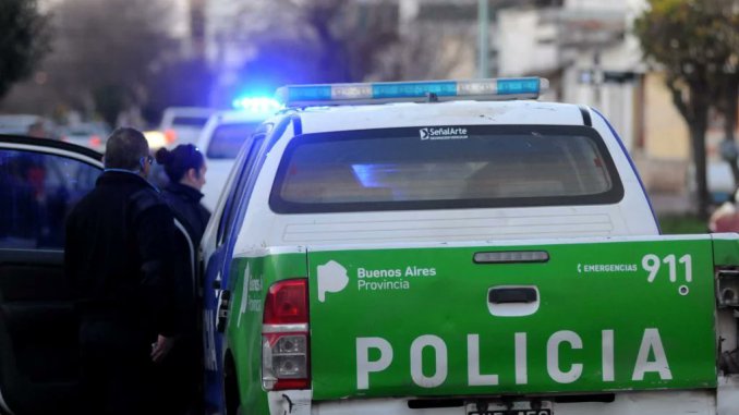 Encuentran moto robada abandonada en la vereda
