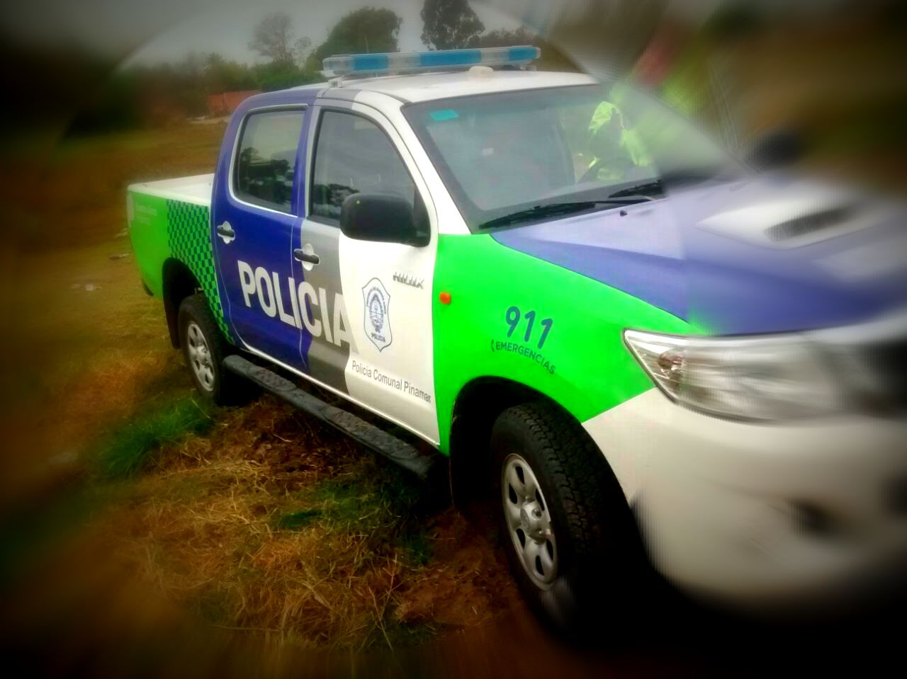 Allanan y detienen a tres personas por amenazar a otra con un arma de fuego