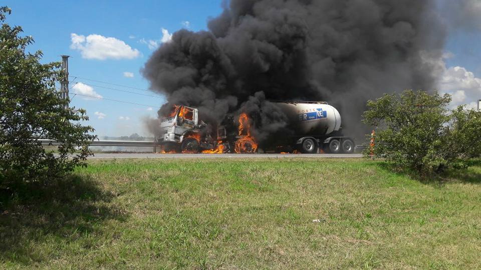Se incendió un camión en Ruta 9