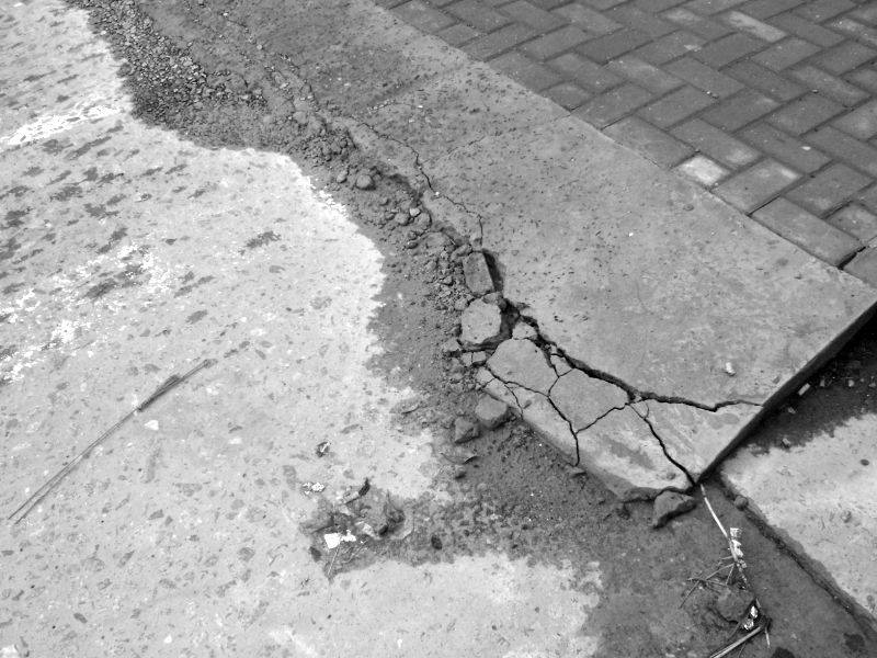 Rápido deterioro de parte del pavimento sobre calle Anchorena reformada
