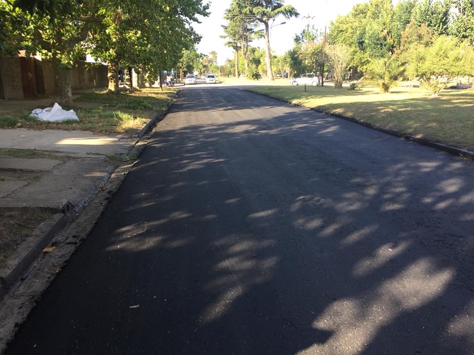 Continua la repavimentación del bulevar René Simón