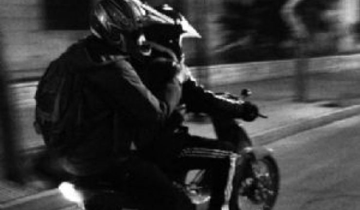 De madrugada. Motochorros golpean y le roban a un hombre