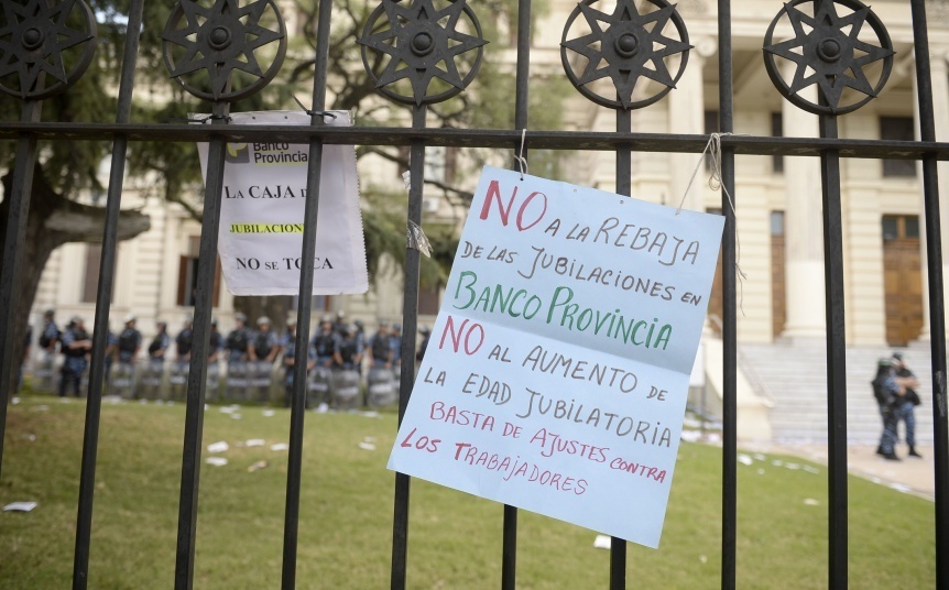 Vidal promulgó la reforma previsional de BAPRO y podrían volver los paros