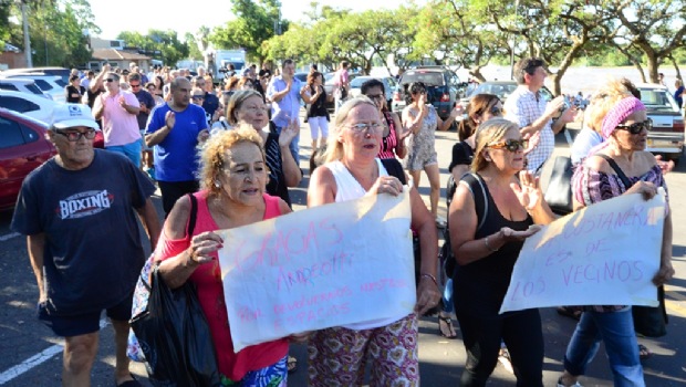 Vecinos de San Fernando se manifestaron en contra de Hugo Schwartz