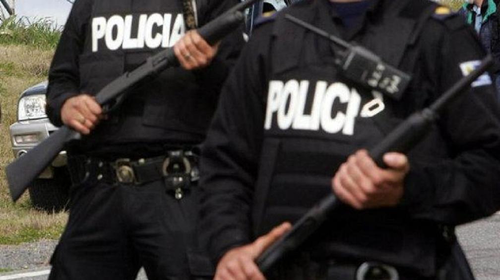 Dos jóvenes se resistieron a la aprehensión y agredieron a policías