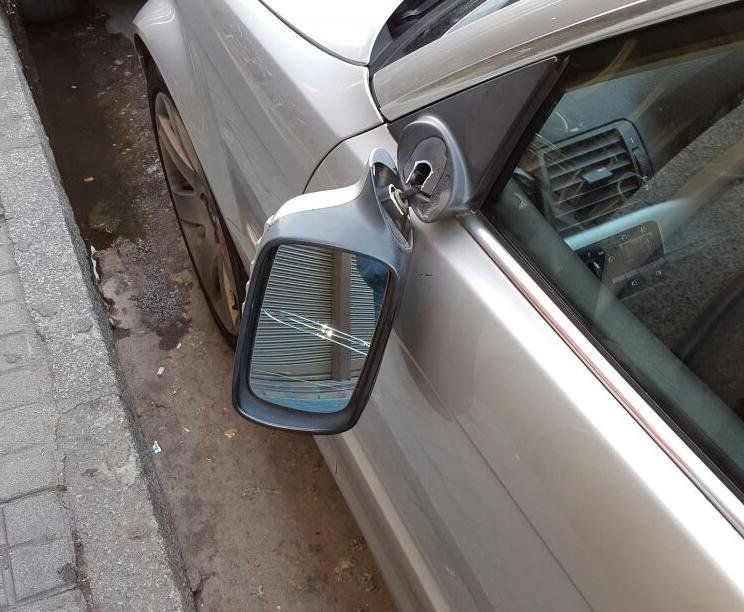 Aprehendieron a dos menores que andaban rompiendo los espejos de autos estacionados