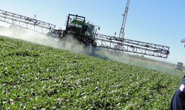 En 90 días se deberá regular el uso de agroquímicos en zonas urbanas de todo el país