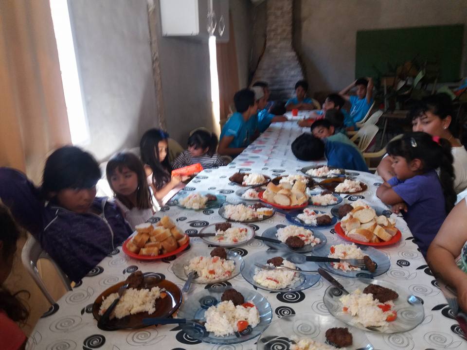 Colabora con el Comedor «Las Manitos» donando útiles escolares