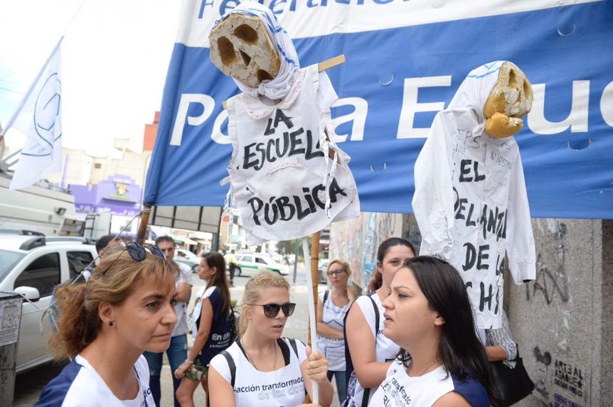 Vidal ofreció el 15% con revisión en octubre, pero los gremios quieren cláusula gatillo