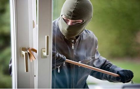Roban electrodomésticos en una vivienda