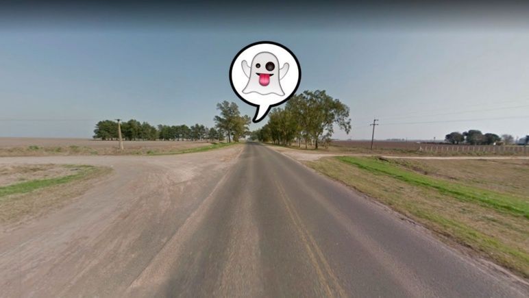 ¿Era un fantasma? Se subió al auto de un vecino, bajó en el cementerio y desapareció