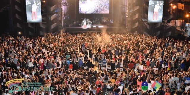 La magia de Abel Pintos brilló en la primera noche del Festival Baradero 2018
