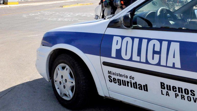 Roban dos bicicletas y otros elementos de una casa