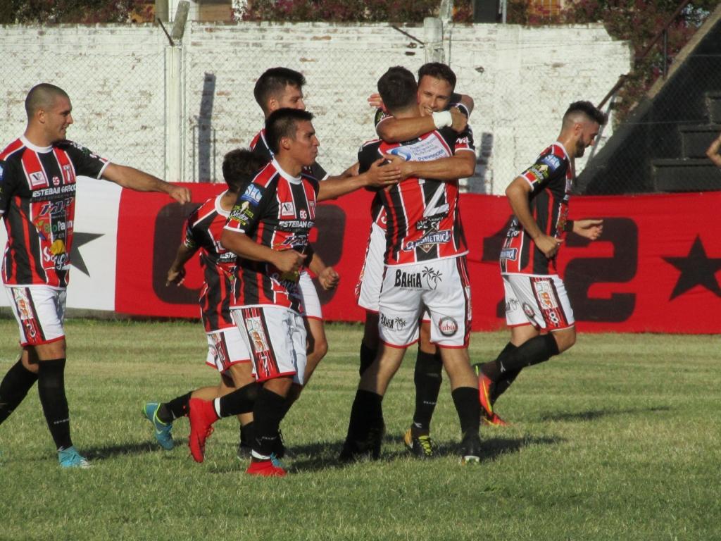 Fútbol: Paraná y Las Palmeras clasificaron a la próxima etapa