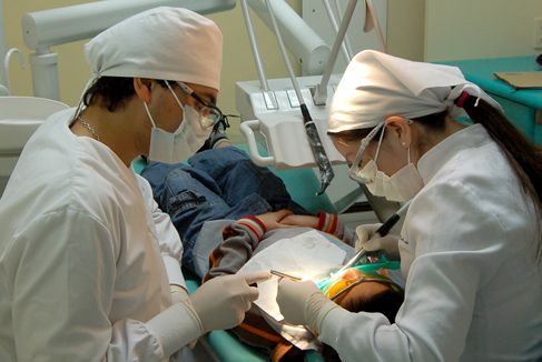 Estudiantes de Medicina y Odontología podrán cambiar de universidad con equivalencias automáticas