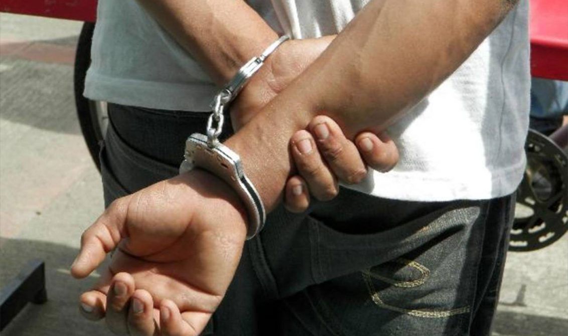 Amenazó a otro con una barra de hierro. Fue aprehendido