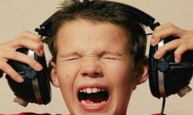 Por el mal uso de auriculares habrá una futura generación de sordos en Argentina
