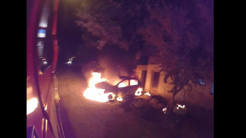 Detienen a un joven que podría ser quien incendió un auto en la madrugada del domingo