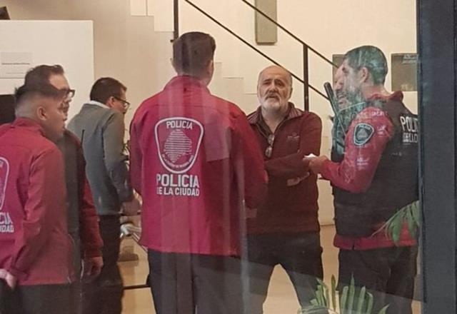 Escándalo en Radio El Mundo: denuncia e ingreso policial