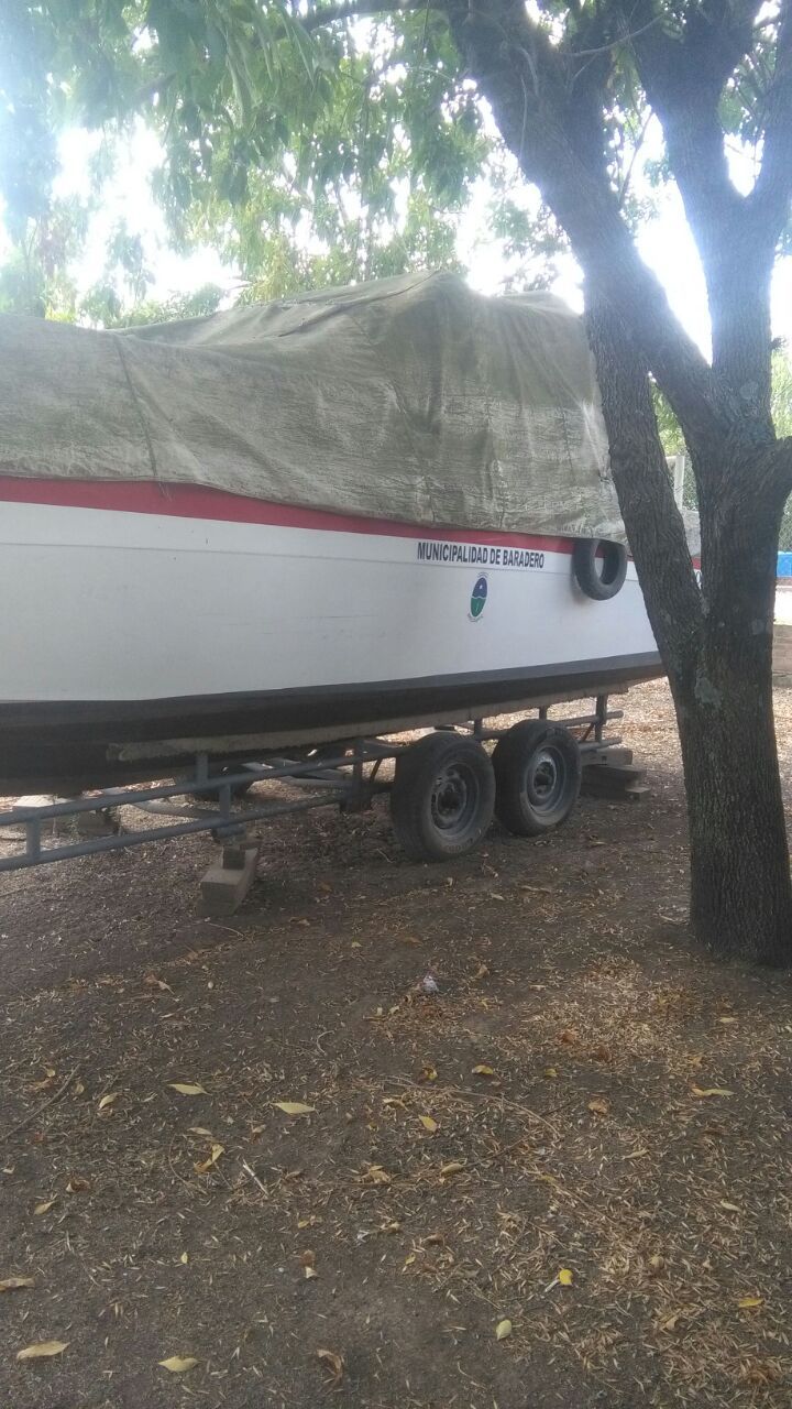 Solicitan informes sobre el abandono de la lancha municipal
