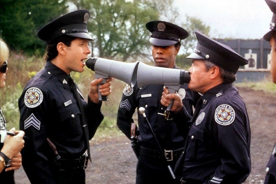 Pelea entre policías