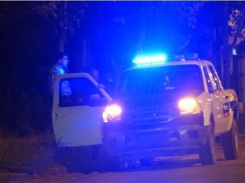 Abandona la moto cuando vio que lo seguía la policía