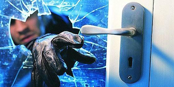 Ingresan por la ventana del baño y roban en una vivienda