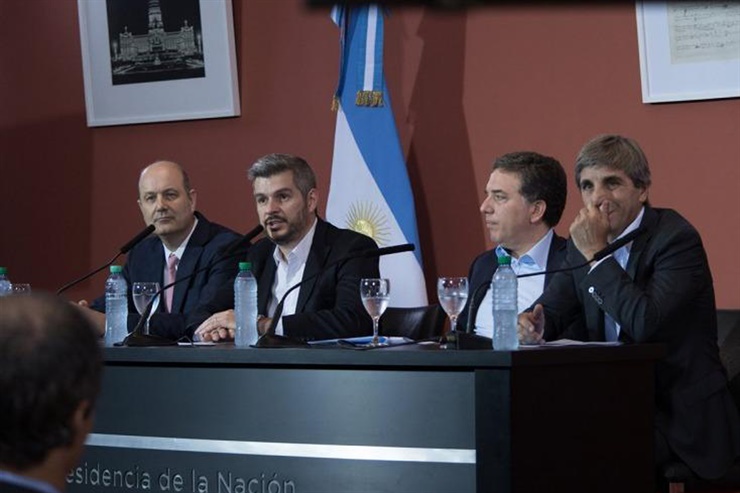 Inquieto por el efecto inflacionario, el Gobierno analiza nuevas medidas