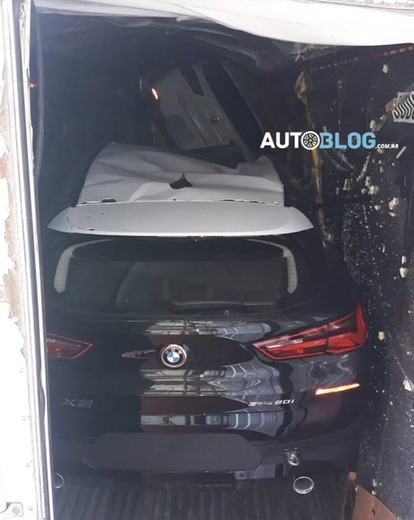 Una avalancha de contenedores destrozó varios autos de lujo en el puerto de Buenos Aires