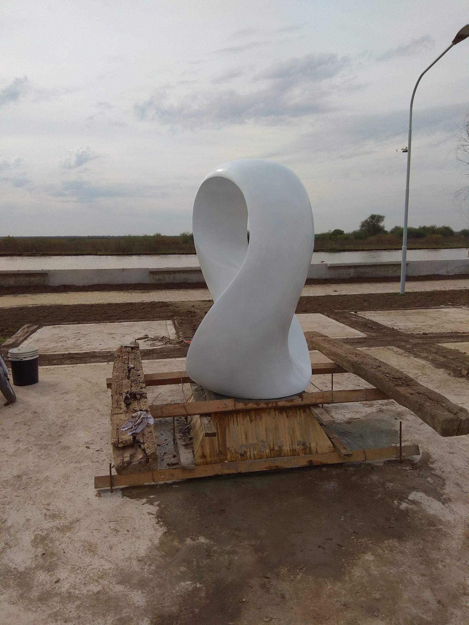 «La fuente» Una escultura de María Torcello en Baradero