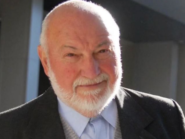 Falleció el padre Luis Farinello