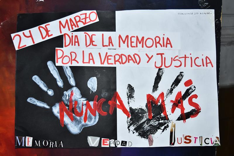 Distinción a establecimientos educativos por su participación en la Semana de la Memoria