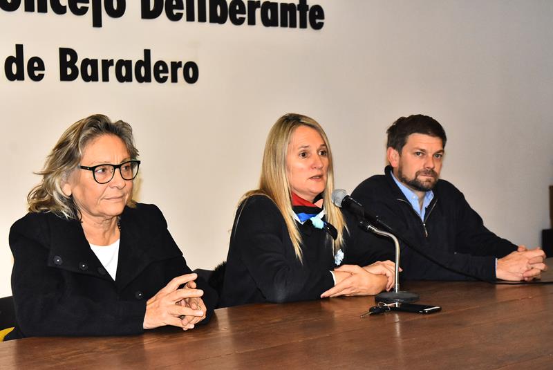 Se realizó la entrega de becas educativas terciarias y universitarias