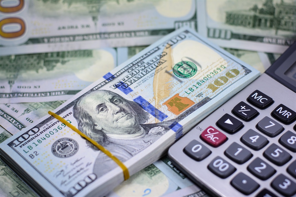 Por qué, ante igual escenario externo, el dólar sube más en la Argentina que en el resto del mundo