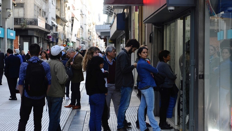 Sin intervención del Central, el dólar ya supera los $ 27,50